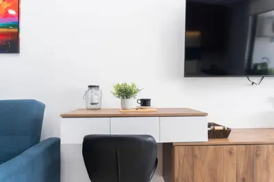 a living room with a table and a chair at Apartamento ideal para familias y trabajo CB931 in Cartagena de Indias
