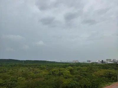 a view of a field with trees and buildings at hermoso apto de lujo al norte alypao Deluxe in Barranquilla