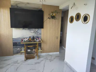 a living room with a flat screen tv on a wall at hermoso apto de lujo al norte alypao Deluxe in Barranquilla