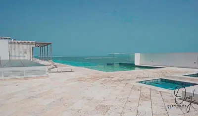 a swimming pool on the roof of a building at OD805 Acogedor Vista al Mar Piscina Vista Infinita in Cartagena de Indias