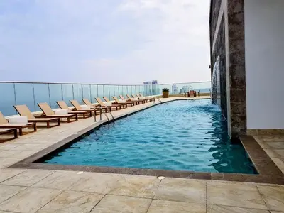 a swimming pool on the roof of a building at Lujo frente a la playa in Cartagena de Indias