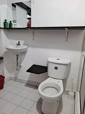 a bathroom with a toilet and a sink at Apartamento para Vacaciones in Cartagena de Indias