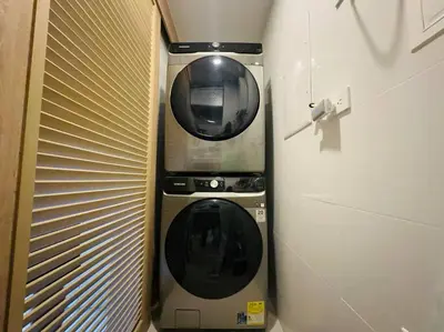 two washing machines in a corner of a room at Mágico Apartamento - Vista Infinita al Mar in Cartagena de Indias