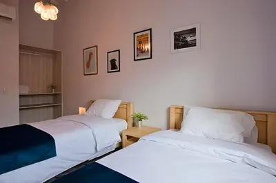 two beds sitting next to each other in a room at Apartamento Bovedas, Aldaba Selection in Cartagena de Indias