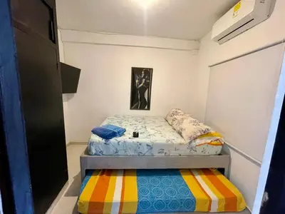 a small bedroom with a bed in a room at Apto céntrico torices 1 piso 2 habitaciones in Cartagena de Indias