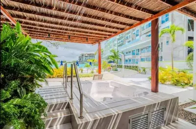 a hot tub in a patio with a building at Apartamento lujoso y moderno in Cartagena de Indias