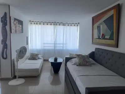 a living room with a couch and a chair at 2C-AL2E APARTAMENTO DE 2 ALCOCABAS CERCA AL MAR CON AIRE ACONDICIONADO, PISCINA Y WIFi in Cartagena de Indias