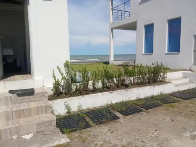 a house with a view of the ocean at Hermosa Cabaña Frente Al Mar in San Bernardo del Viento