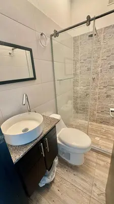 a bathroom with a sink and a toilet and a shower at Hermosa Cabaña Frente Al Mar in San Bernardo del Viento