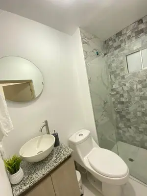 a bathroom with a toilet and a sink and a mirror at Vista panoramica al Mar y Piscina in Cartagena de Indias
