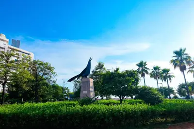 a statue of a bird standing in a park with palm trees at Dizztravel Apart H2 - 1602 Exclusivo Bocagrande in Cartagena de Indias