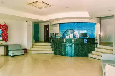 a lobby with stairs and a counter in a building at Tu Pent-House Con Vista al Mar! in Cartagena de Indias