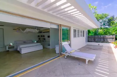 a living room with a couch and a chair at Villa Los Cocos Baru in Baru