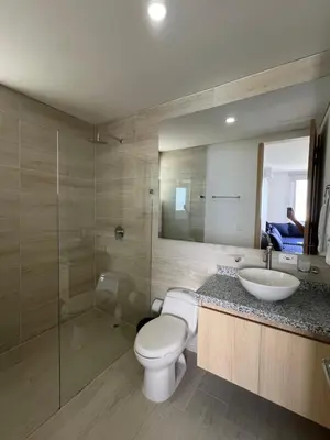 a bathroom with a toilet and a sink and a shower at Apartamento Torre Vela- Coveñas in Coveñas