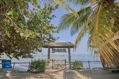 a gazebo on a beach with the ocean at Magico Apartamento Frente al Mar 3 Habitaciones PAZ282 in Coveñas