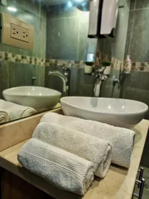 a bathroom with a sink and a mirror and towels at Apartamento vacacional El Laguito Cartagena in Cartagena de Indias