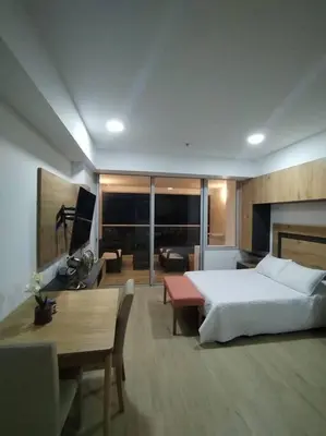 a bedroom with a bed and a table and a desk at Aparta Suite en Cartagena de Indias in Cartagena de Indias
