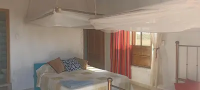 a bedroom with a bed and a window at Cabaña Flor de Loto in San Bernardo del Viento