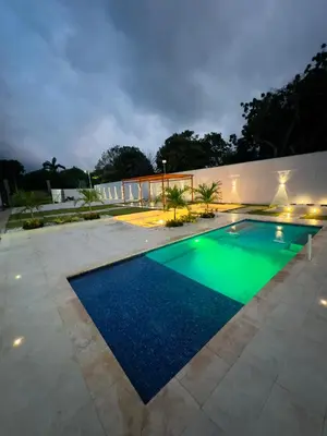 a swimming pool in the middle of a courtyard at cabaña villa rags in Sabanagrande