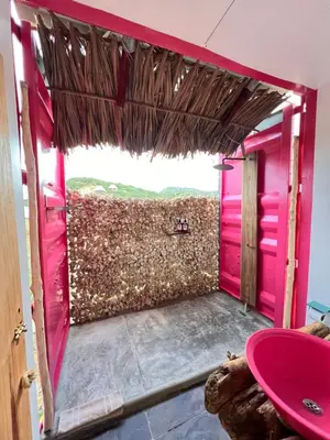 a bathroom with a pink sink and a window at KITE en Mojarra Beach Habitación privada vista al mar in Salina de Rey
