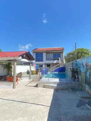 a house on the beach with a mural on the wall at Cabaña Tolu Sucre in Santiago