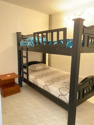 a couple of bunk beds in a room at Cabaña Tolu Sucre in Santiago