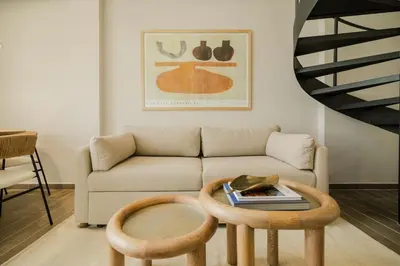 a living room with a couch and a table at Loft Premium en el Centro Histórico - Piscina in Cartagena de Indias
