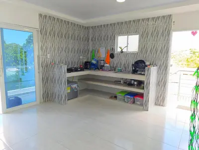 a kitchen with a counter and a sink in a room at Apartamento cerca a la playa in El Porvenir