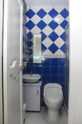 a blue and white bathroom with a toilet and a sink at Chalet Ledymar in Cartagena de Indias