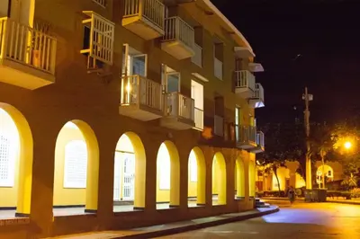 a large building with arches and a street at night at Hermoso apto estudio en la ciudad amurallada! in Cartagena de Indias