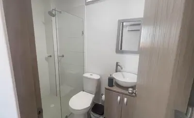 a bathroom with a shower and a toilet and a sink at Apartamento cerca al aeropuerto in Cartagena de Indias
