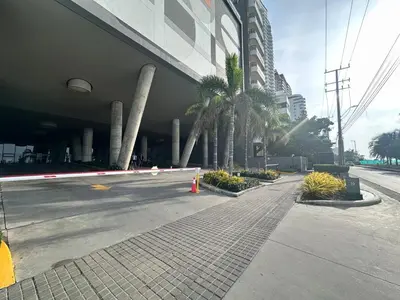 an empty street in front of a building with palm trees at MC 1303- beach front apt- Morros City top location in Cartagena de Indias