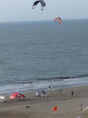 a group of people on the beach flying kites at Moderno 3 Alcobas Frente a Playa in Cartagena de Indias