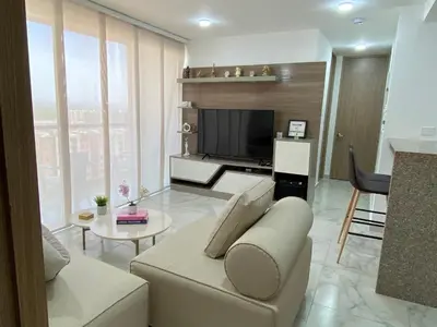 a living room with a couch and a tv at Apartamento en el Norte de Barranquilla in Barranquilla