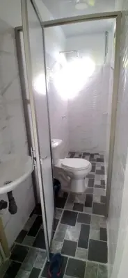 a bathroom with a toilet and a sink at Casa de playa moñitos in Moñitos