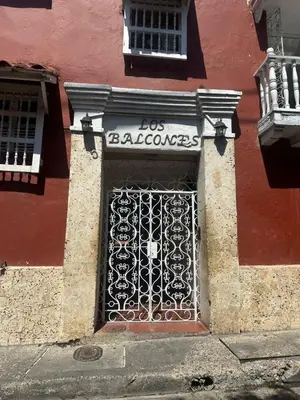 a building with a door with a sign above it at Amplio apartamento familiar de 2 habitaciones dentro de la Ciudad Amurallada - AC, Wifi rapido y Agua caliente in Cartagena de Indias