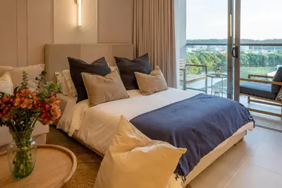 a bedroom with a large bed with a vase of flowers at Loft con salida al mar en Cartagena in Cartagena de Indias