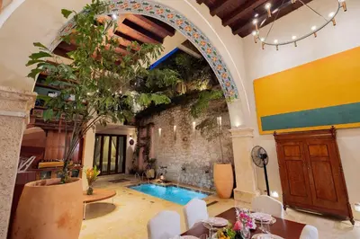 a large room with a swimming pool in a building at Lujosa Casa 5Hab Jacuzzi & Piscina in Cartagena de Indias