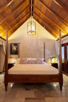 a bedroom with a large bed in a room at Lujosa Casa 5Hab Jacuzzi & Piscina in Cartagena de Indias