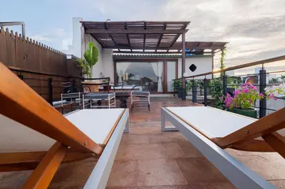 a patio with tables and chairs on a balcony at Lujosa Casa 5Hab Jacuzzi & Piscina in Cartagena de Indias
