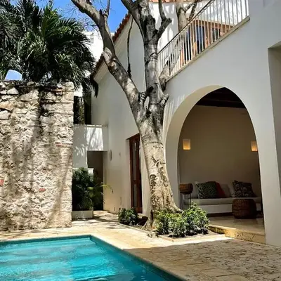 Colonial House with Pool