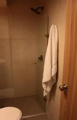 a bathroom with a shower with a toilet and a towel at Moderno Apartamento al Norte de Barranquilla in Barranquilla
