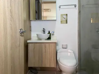 a small bathroom with a toilet and a sink at Espectacular apto frente al mar in Coveñas
