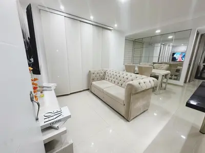 a living room with a couch and a television at Low cost 2A,TV 60 15 min B vista in Barranquilla