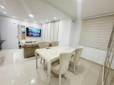 a dining room with a white table and chairs at Low cost 2A,TV 60 15 min B vista in Barranquilla
