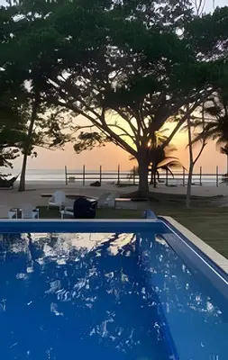 a blue swimming pool with a view of the beach at Casa de playa Manglares in Tolú