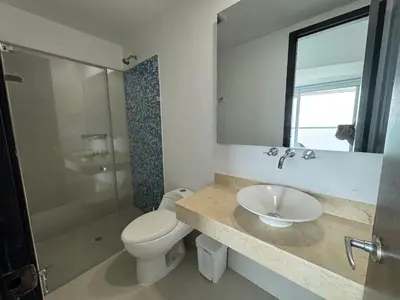 a bathroom with a toilet and a sink and a shower at Apartamento Palmetto Eliptic ICDI in Cartagena de Indias