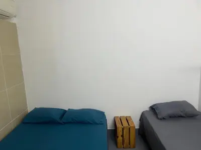 two beds sitting next to each other in a room at Habitación cerca de la playa 203 in Cartagena de Indias