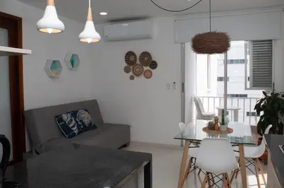 a living room with a couch and a table at Encantador Apartamento El Laguito Bocagrande in Cartagena de Indias