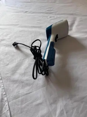 a electronic device with a cord on a bed at Apartmento en Ciudad Mallorquín in Puerto Colombia